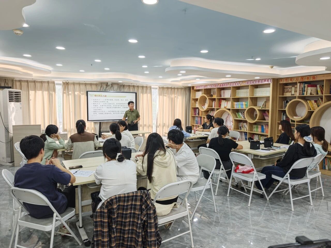 安溪国寿寿险联合社区开展&ldquo;《彩绘我心观画愈心》&mdash;心理绘画体验沙龙&rdquo;2025.11 (2).jpg