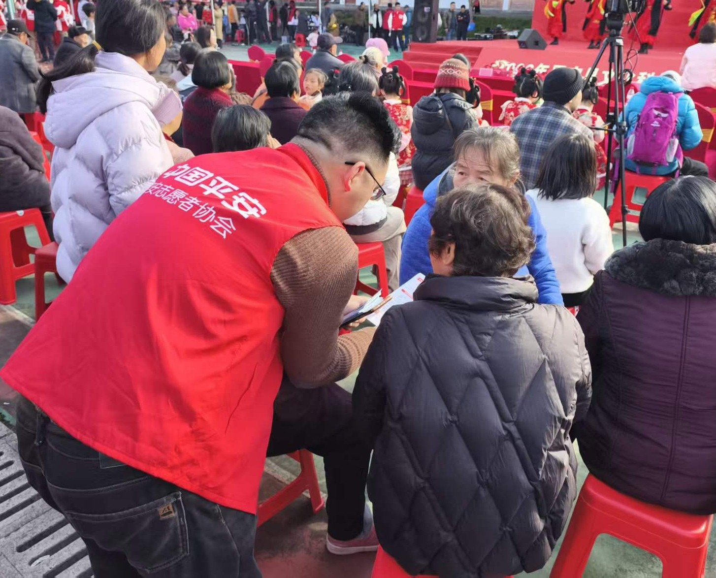 平安产险周宁支公司:金融安全进校园 温情守护助振兴1.jpg