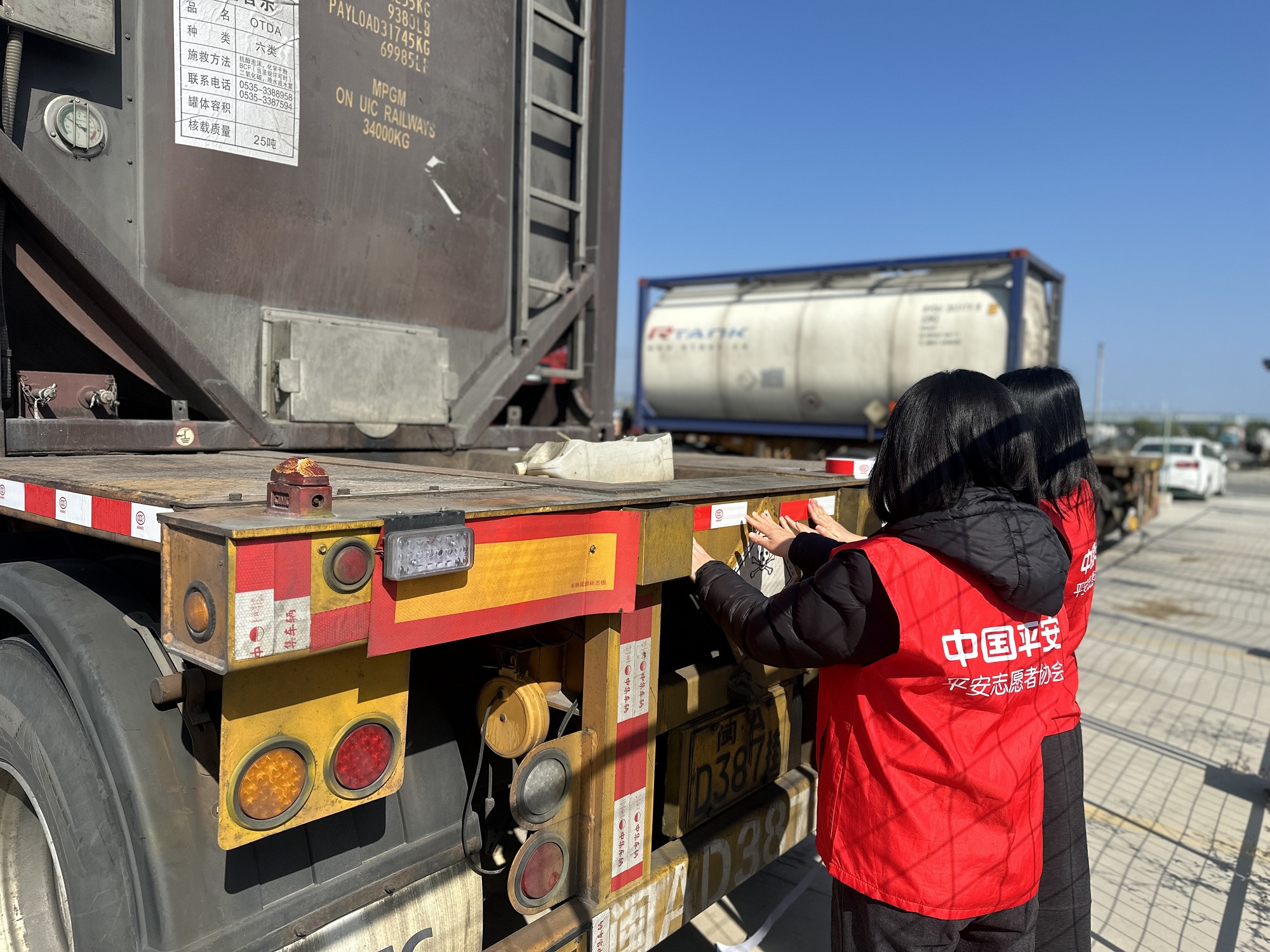 福建产险：温情守护归途 平安护航团圆 (4).png