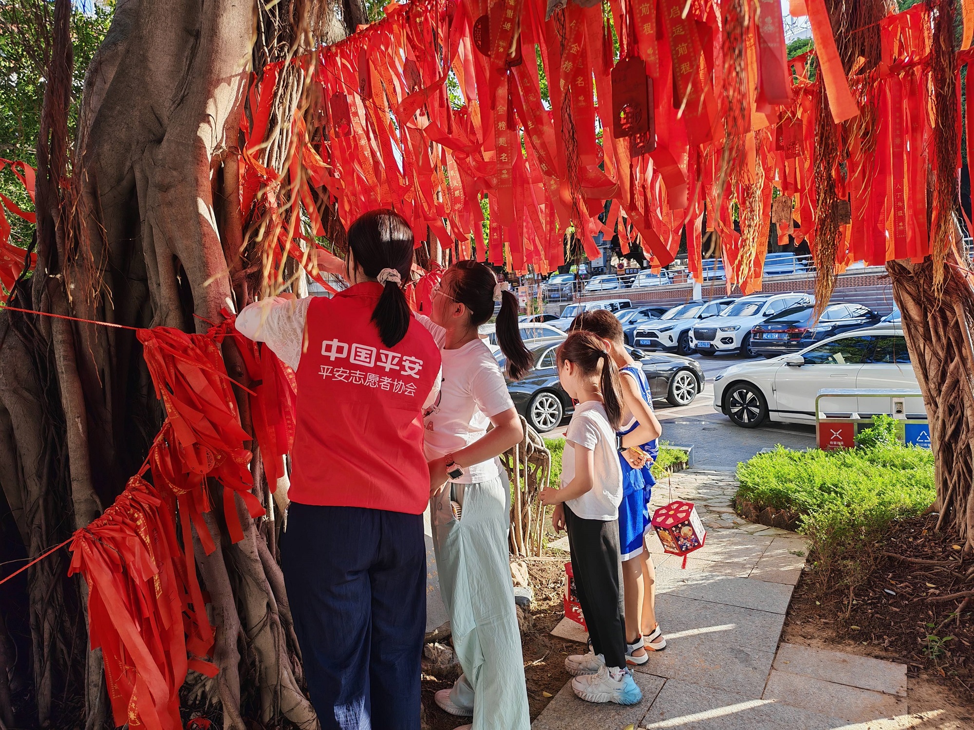 古榕寄情,童心暖双节 (1).jpg