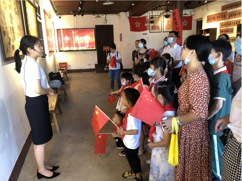 参观闽西工农银行.png