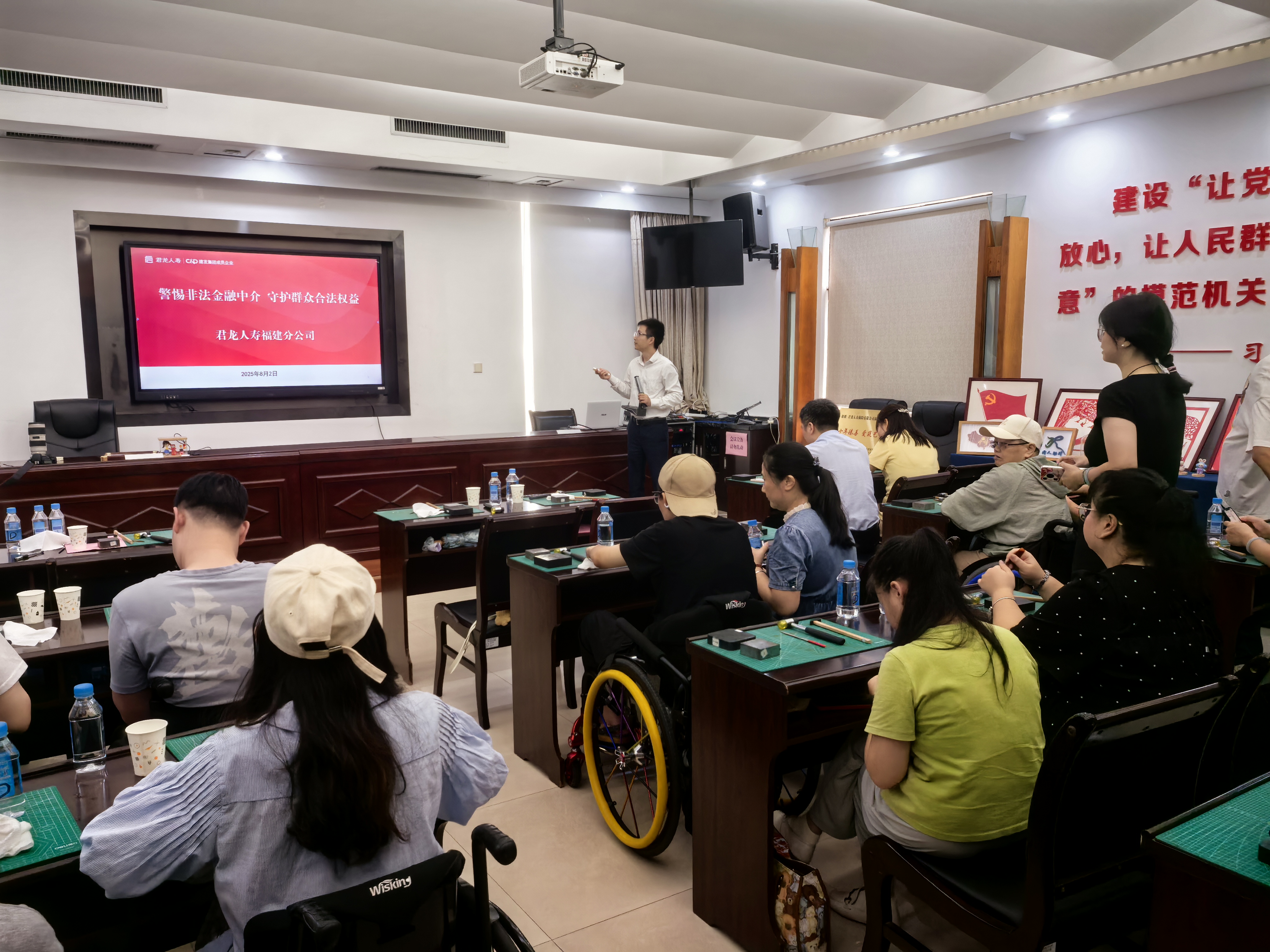 警惕非法金融中介 守护群众合法权益.jpg