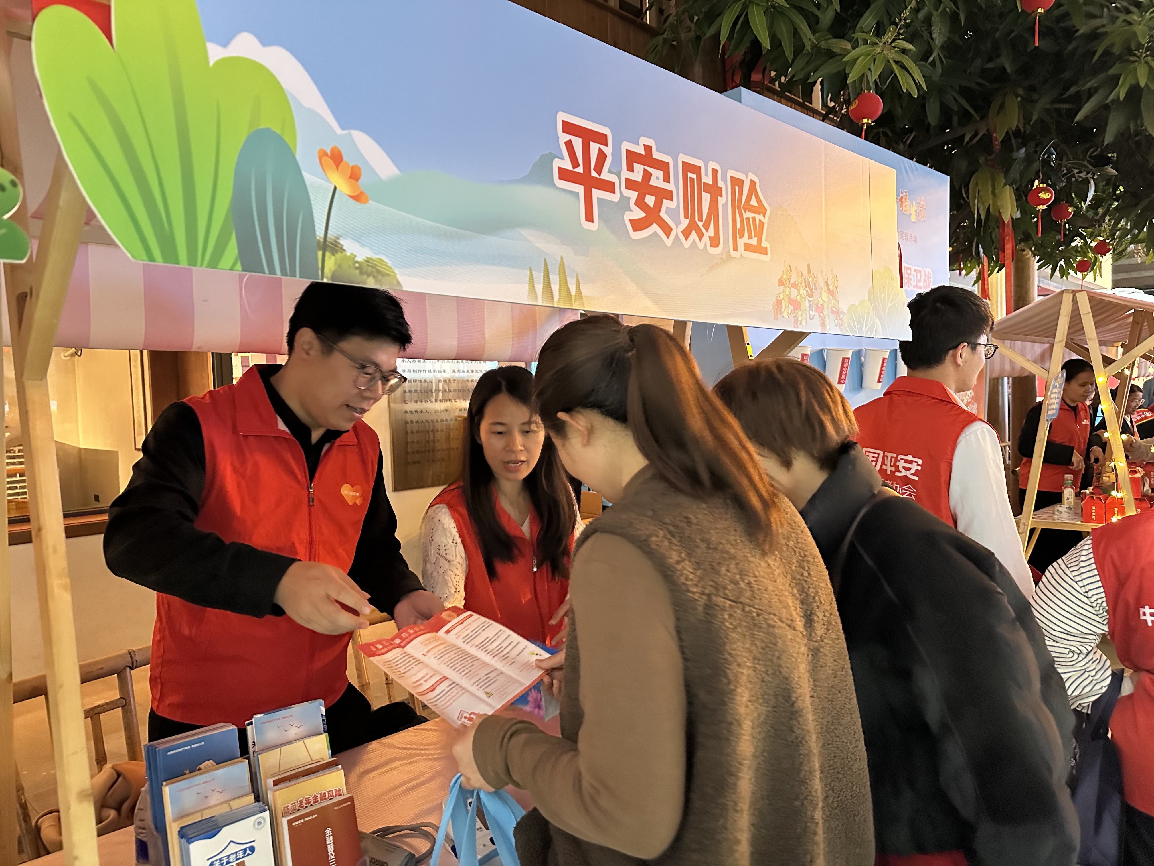 平安产险龙岩中心支公司：金融为民践初心 五进宣教护平安1.jpg