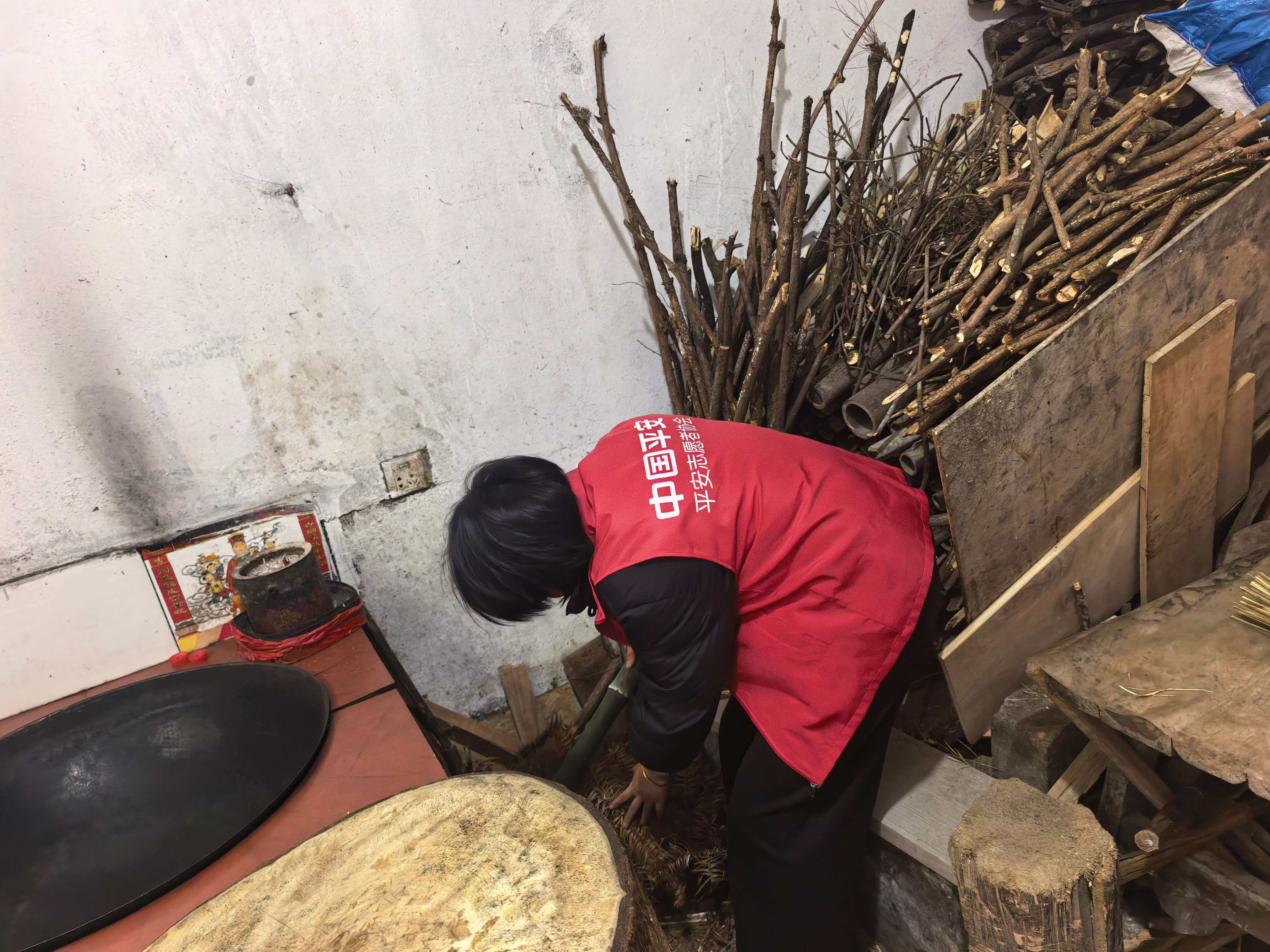 平安产险三明中心支公司：新春大扫除 温情暖人心4.jpg