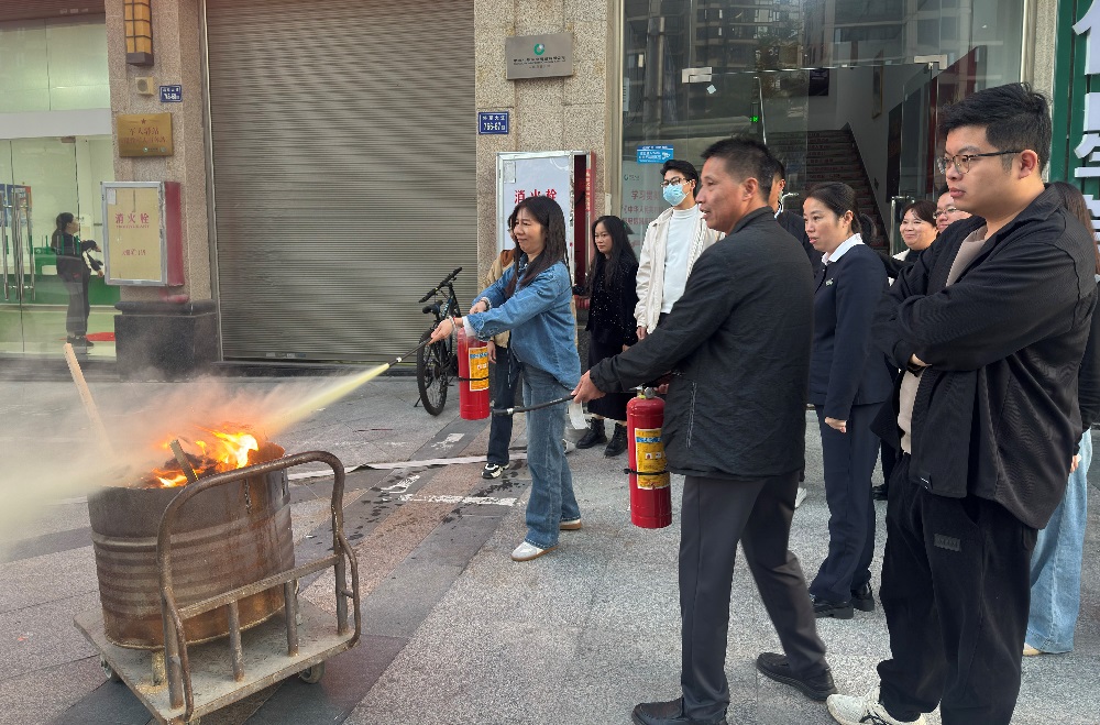 国寿寿险云霄县支公司开展消防灭火实操演练.jpg
