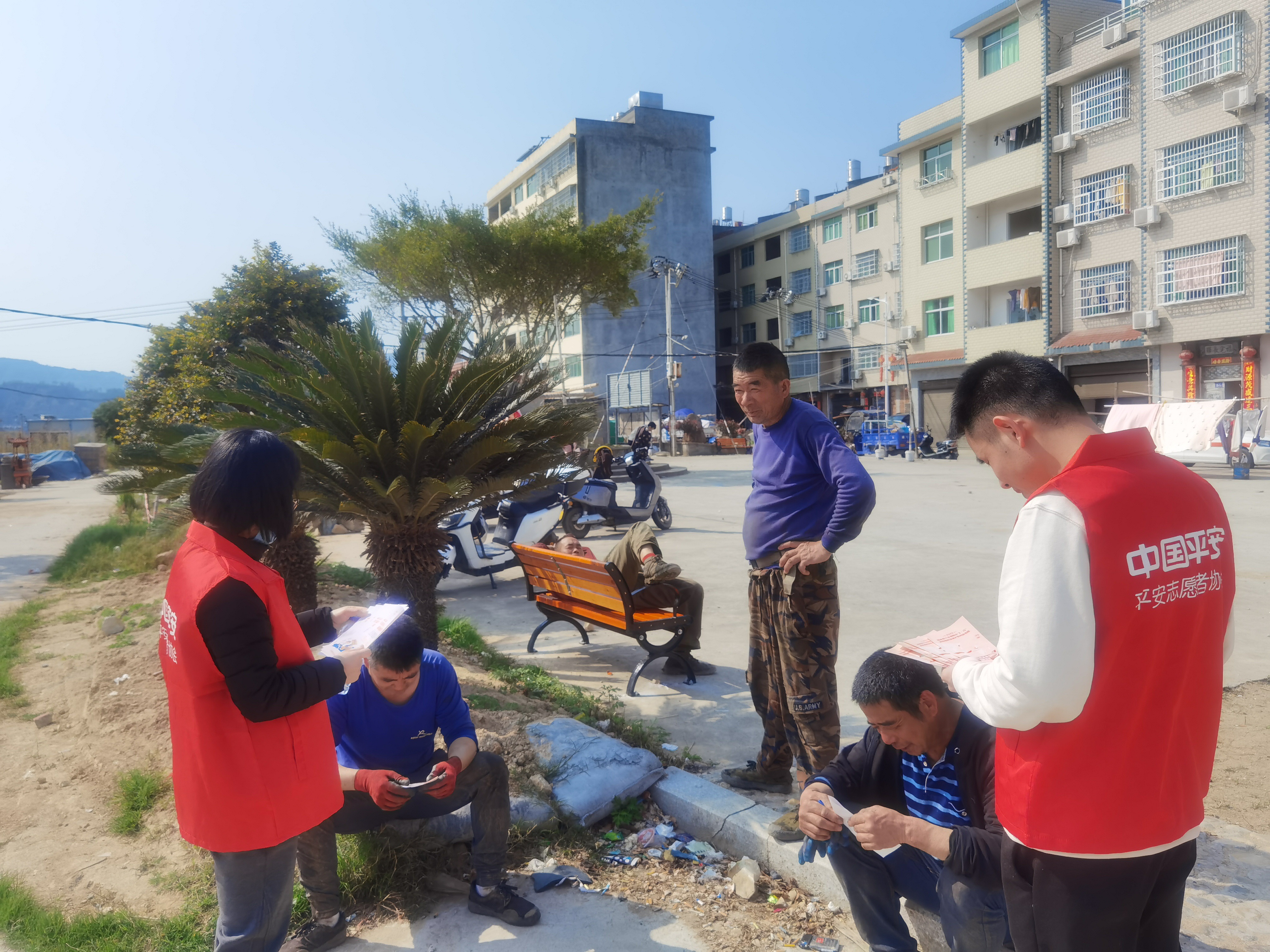 平安产险霞浦支公司：田间地头话反诈 扎牢防骗“篱笆墙”1.jpg