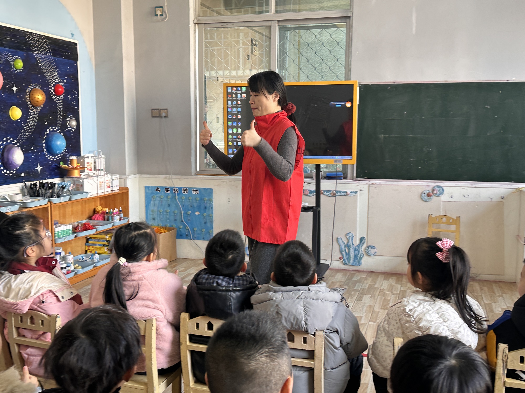 福建产险：红马甲叩开童心门 平安情守护成长路 (3).png