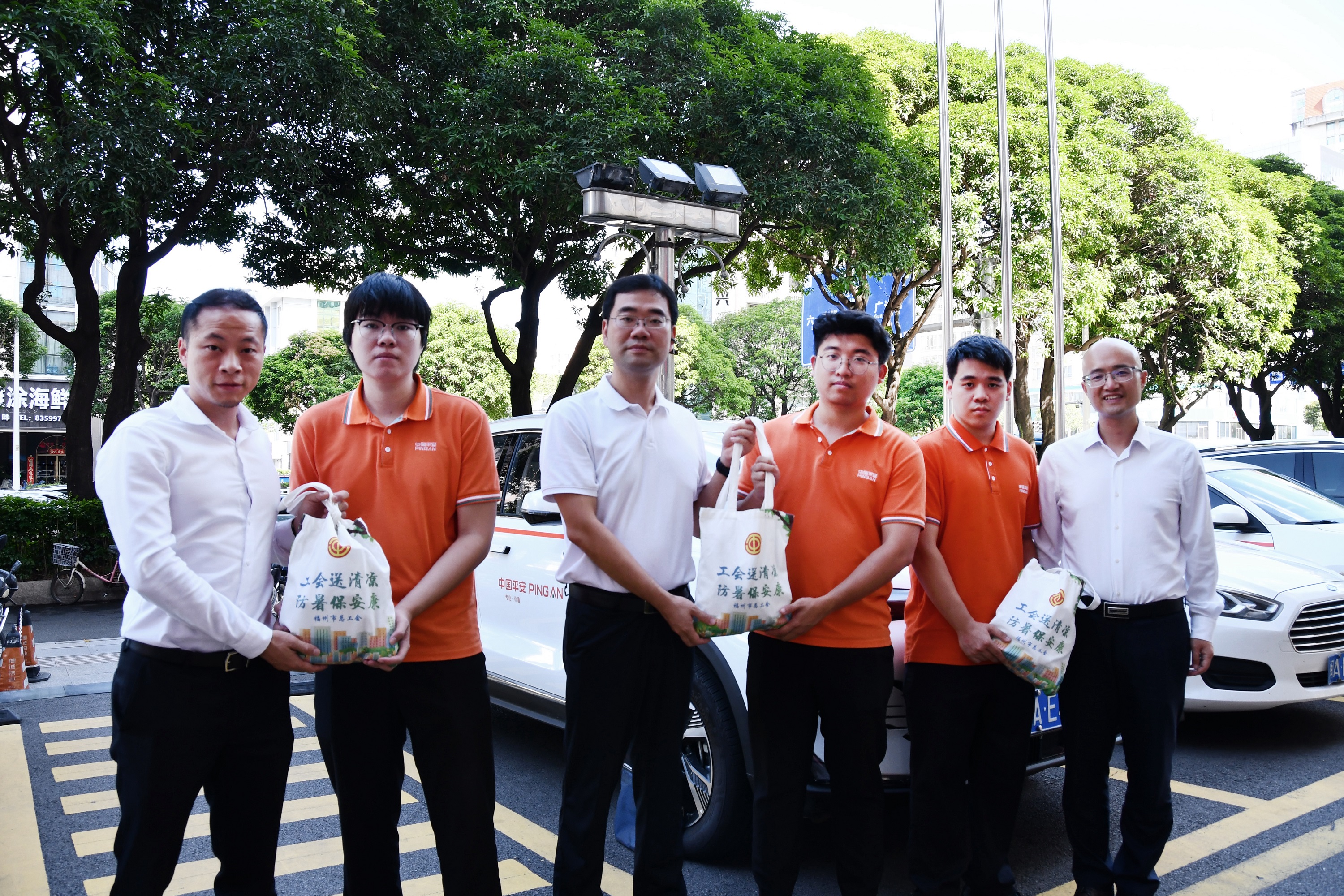 福州市商贸工会暖心慰问平安产险一线理赔人员3.png