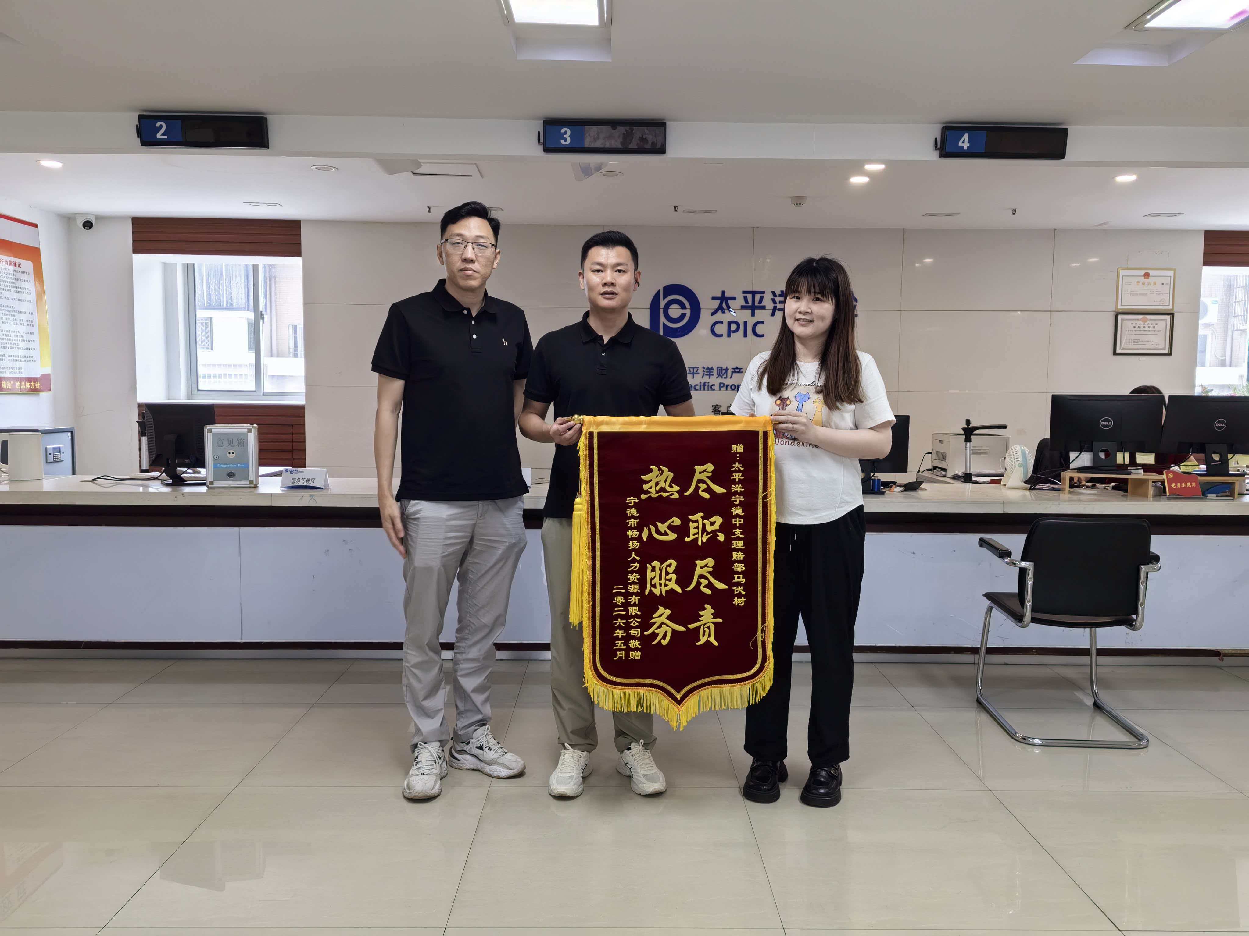 ee5de6e5-5066-4b15-8e11-bcafe563b0bf.jpg