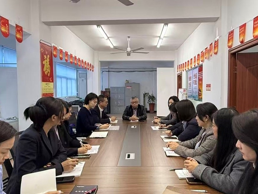 建信人寿业务总监赴基层宣讲党的二十届四中全会精神2 (1).jpg