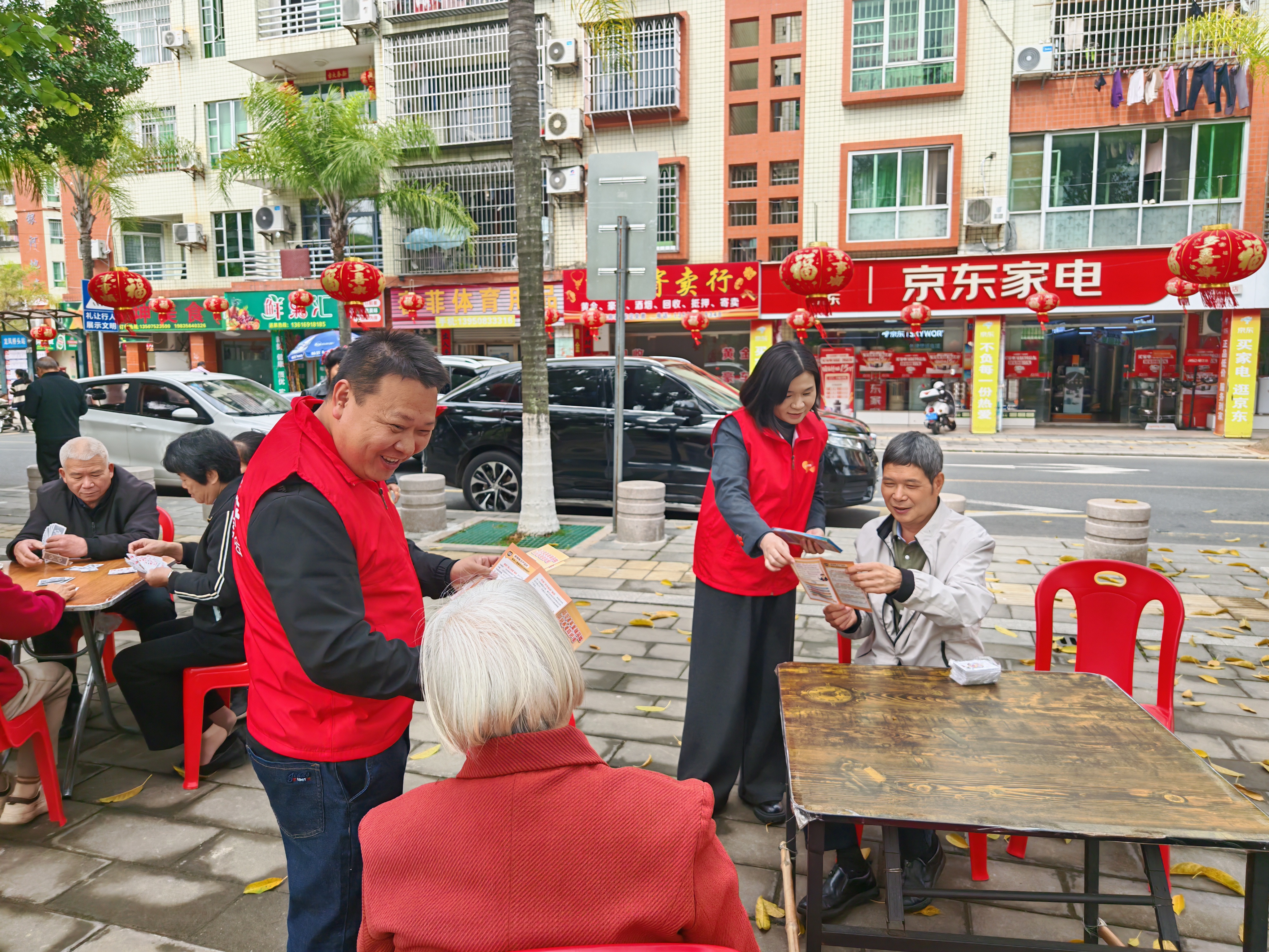 平安产险龙岩中心支公司：金融为民践初心 五进宣教护平安2.jpg