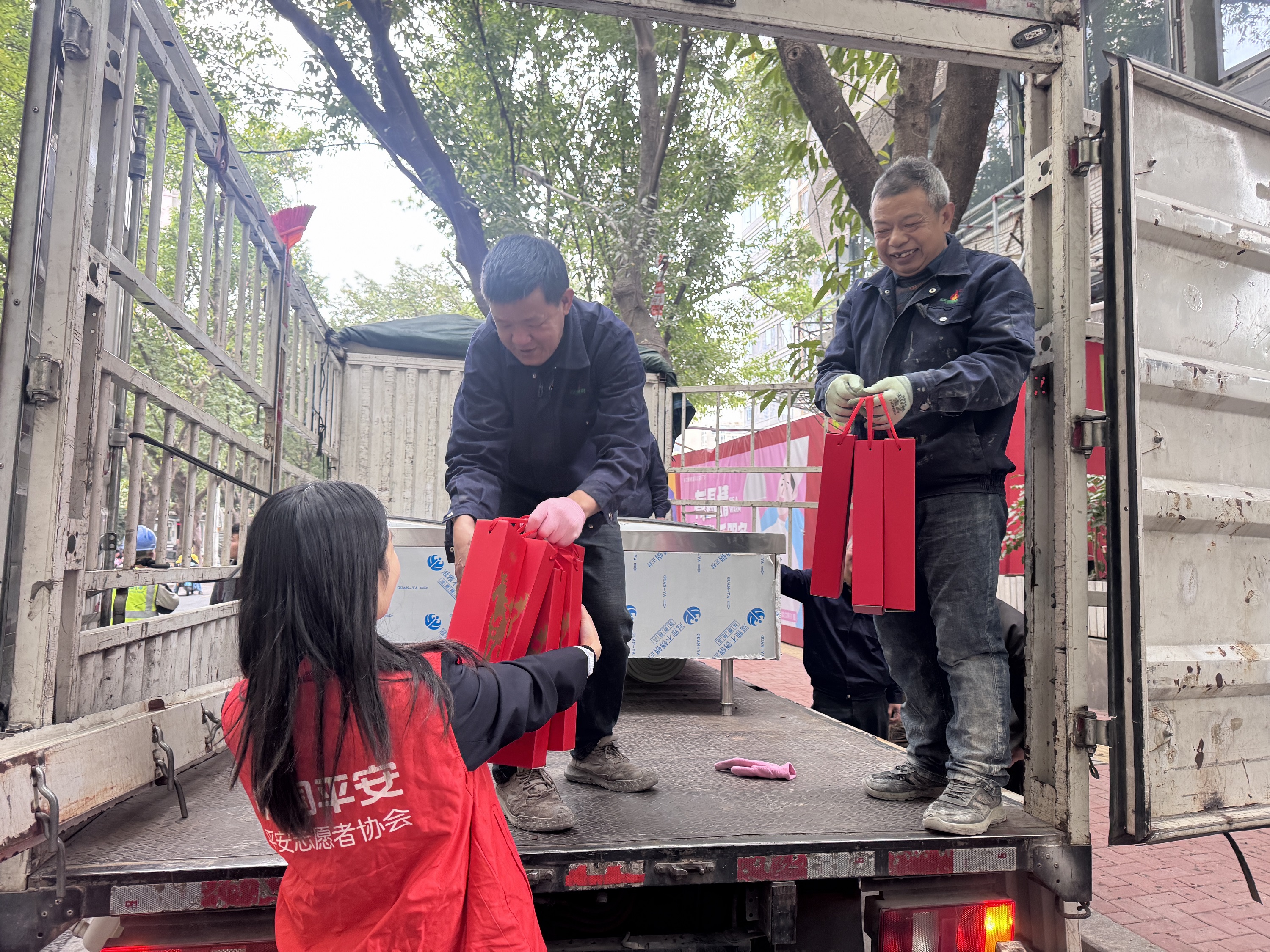 平安守护暖寒冬 1（张楚 拍摄）.png