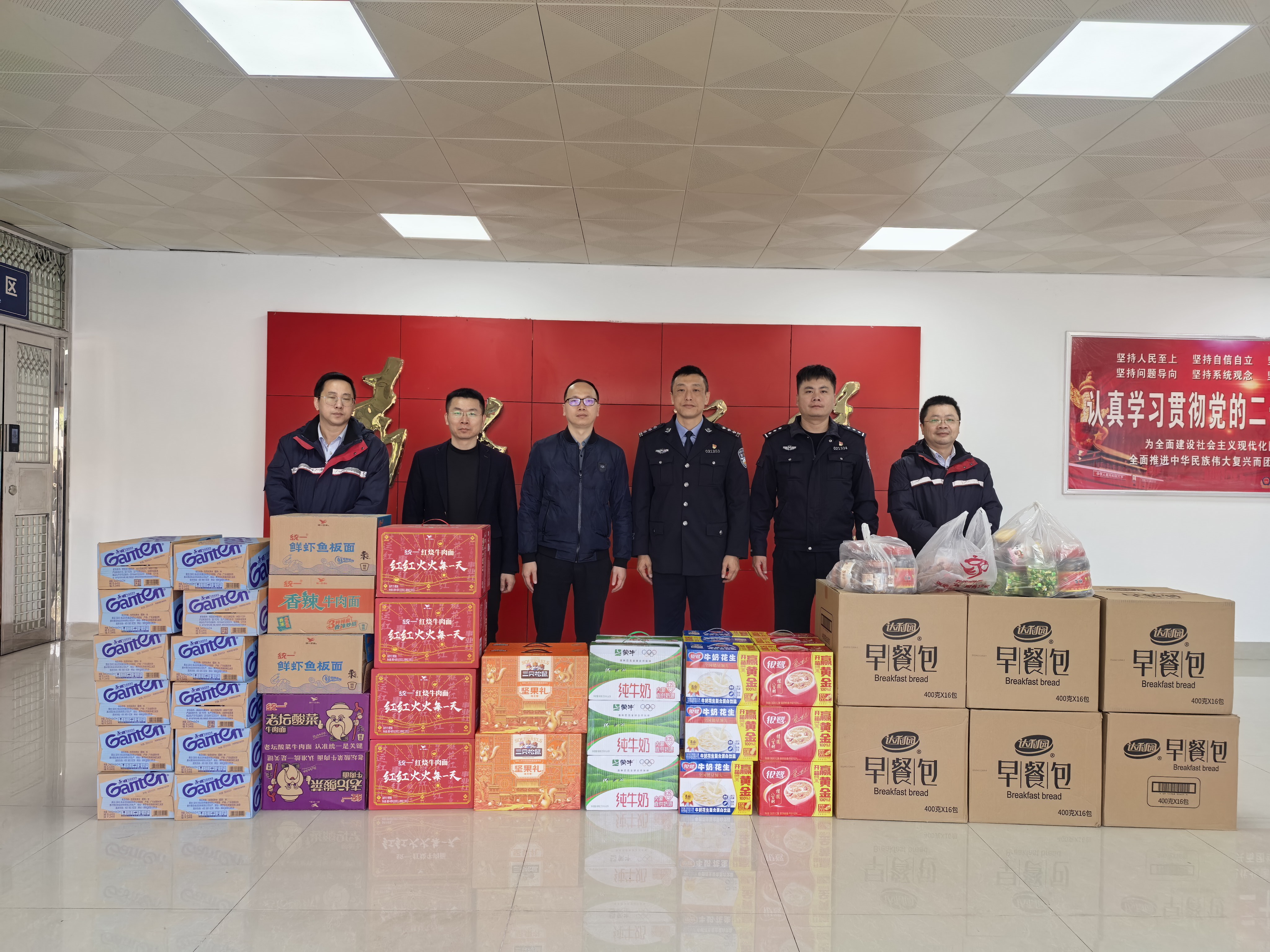 2026.2.4安溪：送暖高速一线 护航新春归途.jpg