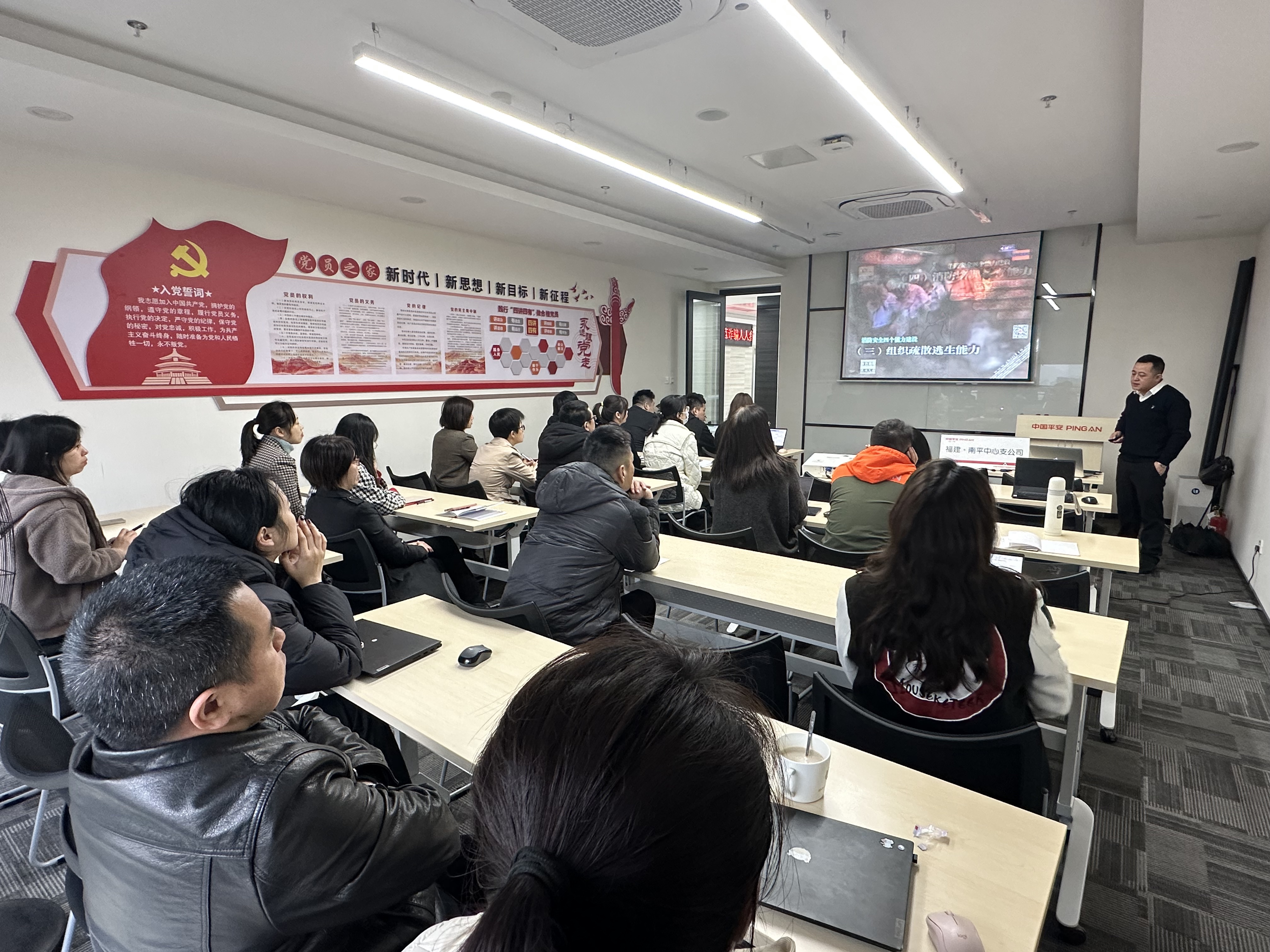 平安产险南平中心支公司：开展消防安全专题培训1.png