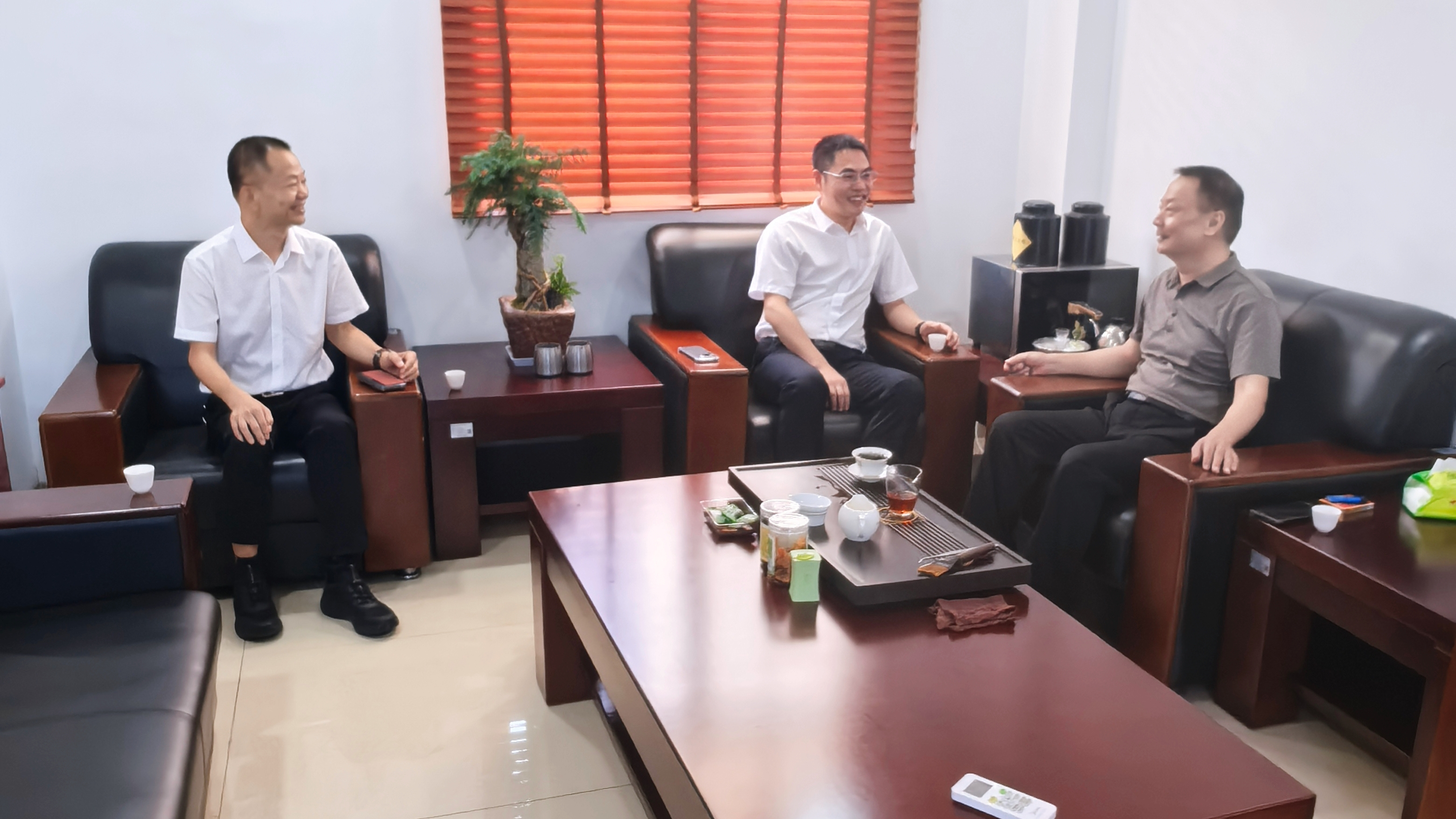 中国太保产险福建分公司党委书记、总经理陈仁柜赴漳州开展工作-2.jpg