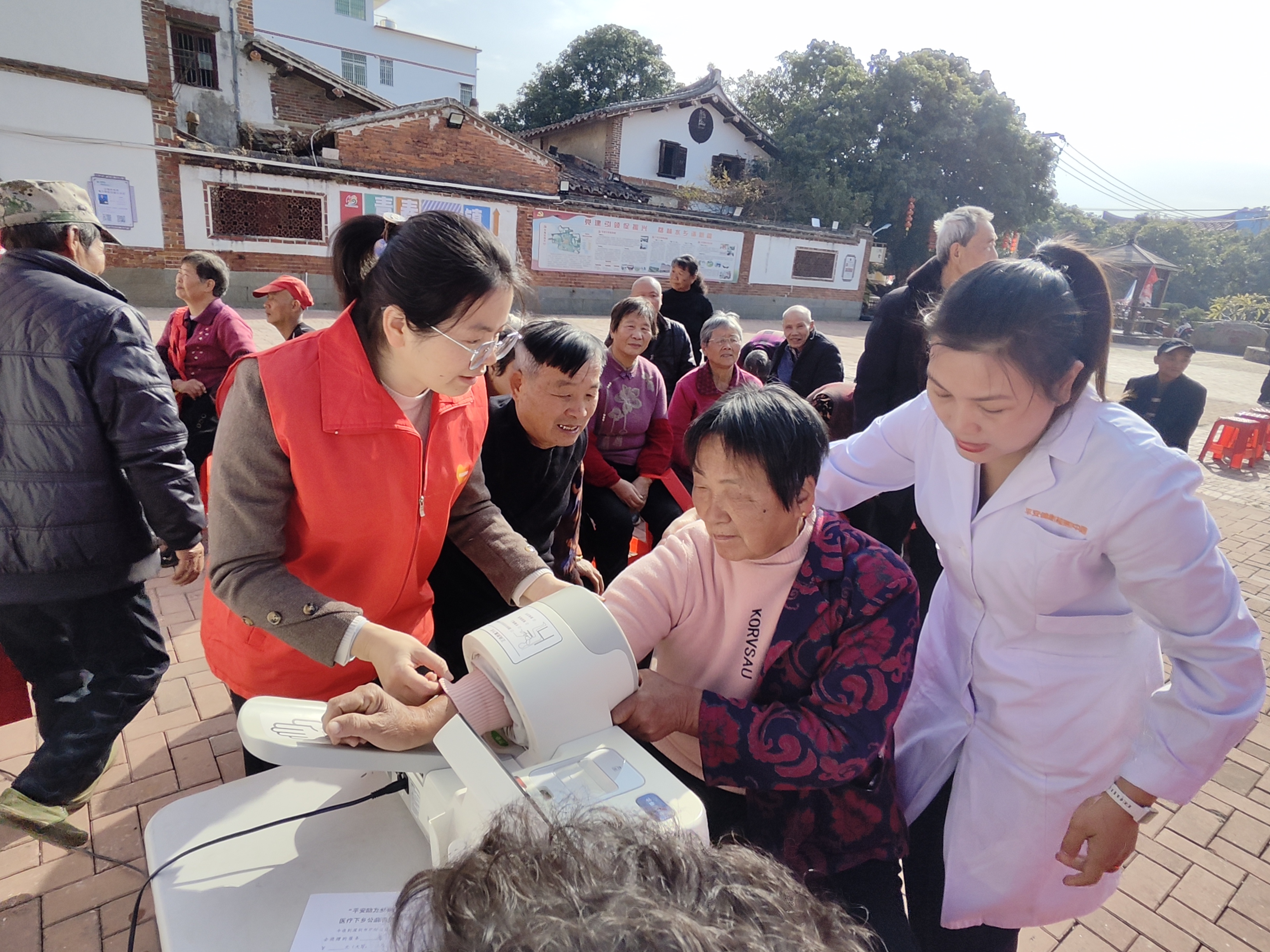 筑牢党建基础，平安产险医疗健康下乡百村巡回活动走进莆田涵江4.jpg