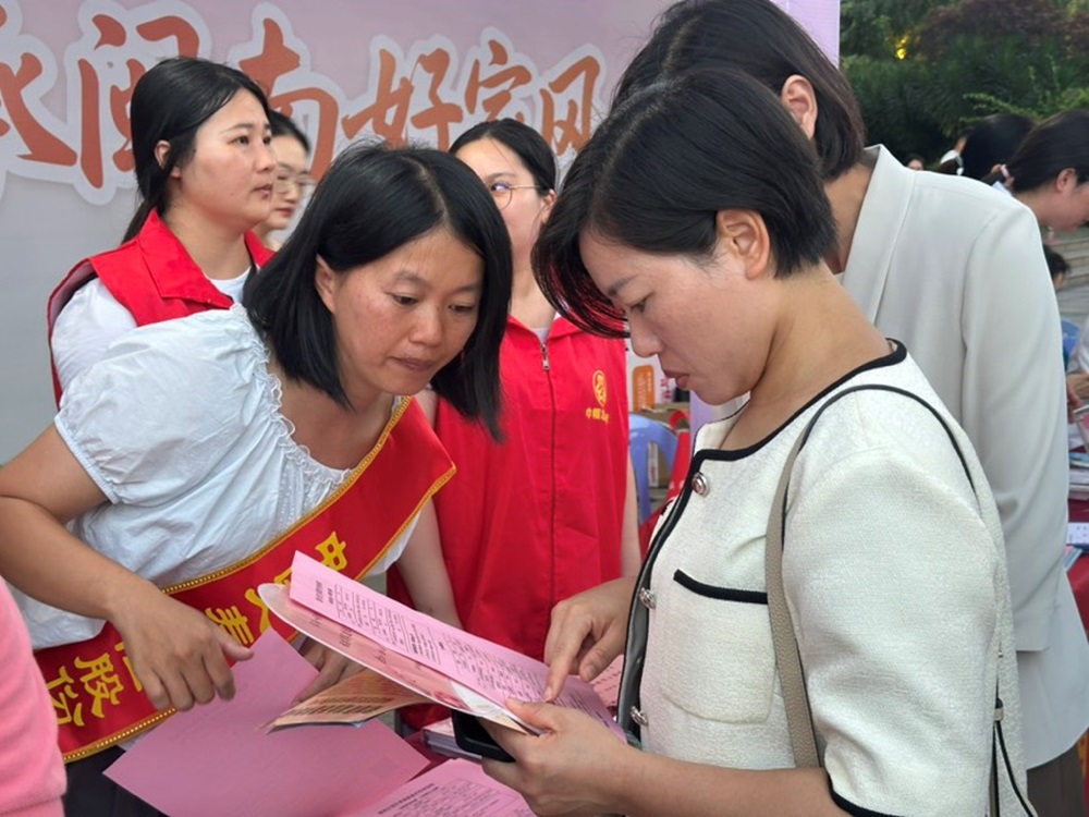 中国人寿南靖县支公司弘扬婚育新风 涵养优良家风 传播反诈理念 筑牢防非防线1.jpg