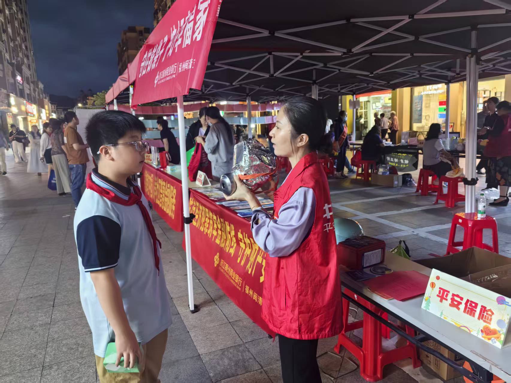 福建产险：穿梭街巷传安全 深耕社区筑防线 (5).png