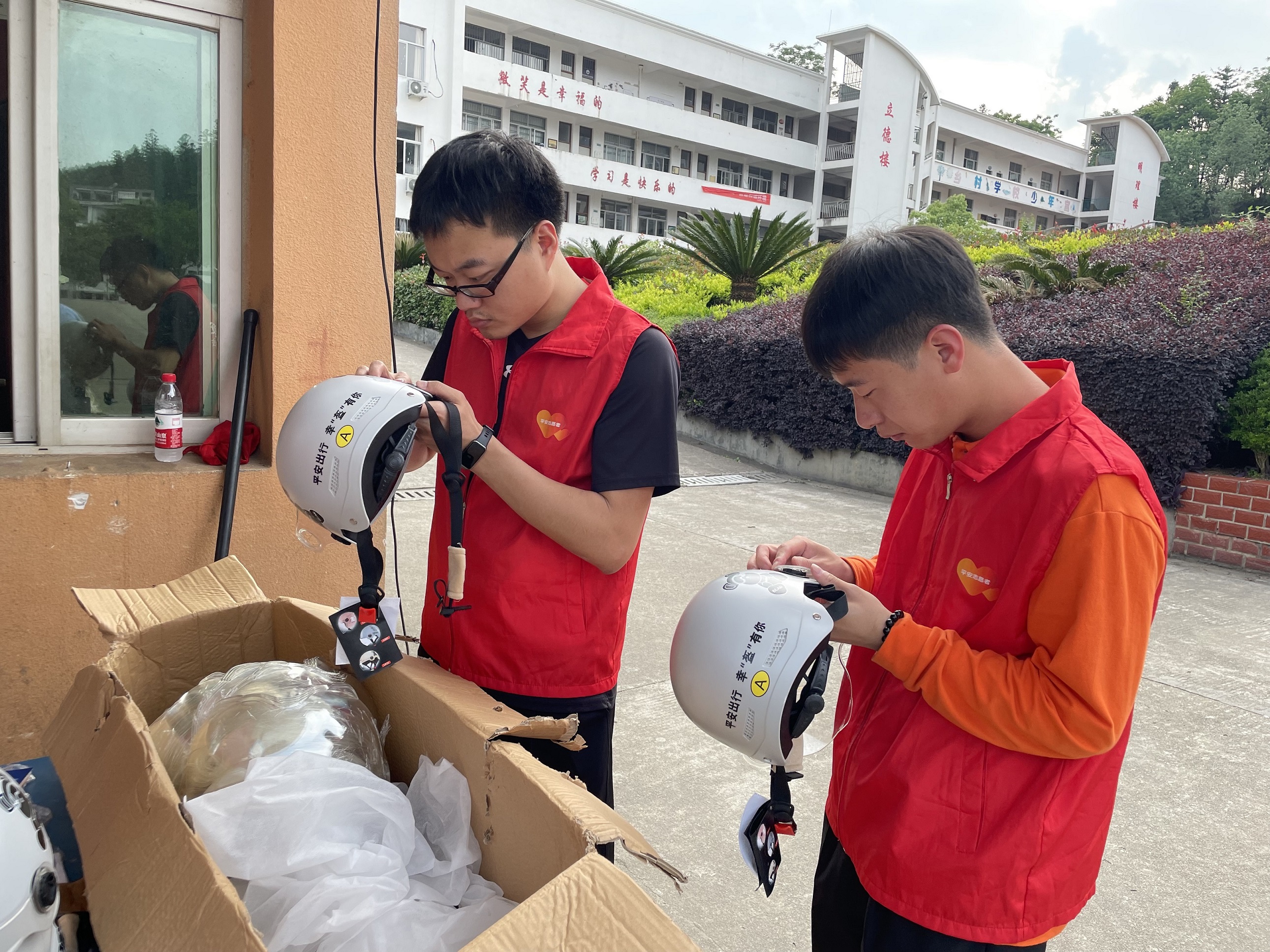平安产险三明中心支公司：一盔一带，安全回家1.png